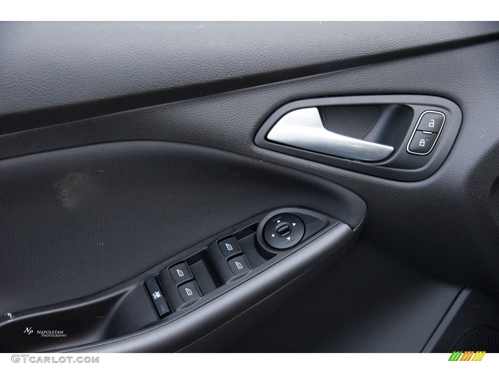 2018 Focus SEL Hatch - Blue Metallic / Charcoal Black photo #9