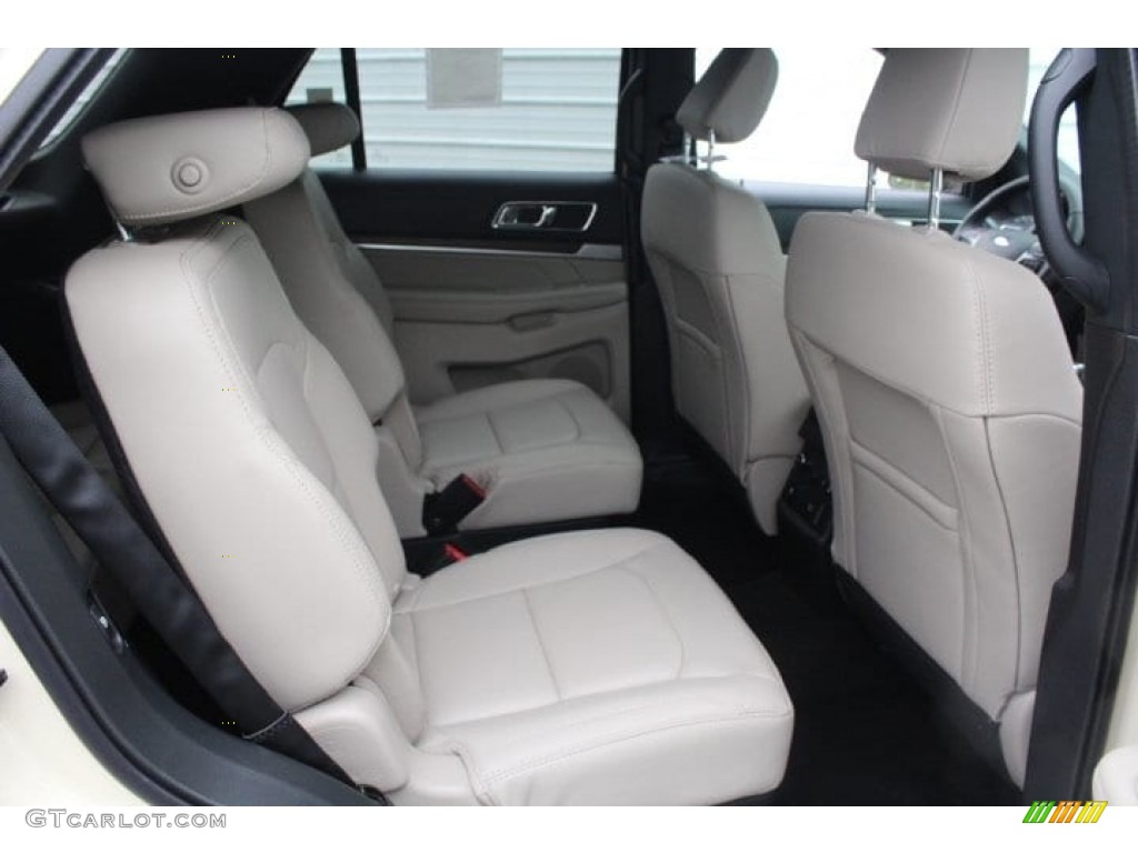 2018 Explorer Limited - Platinum Dune / Medium Stone photo #33