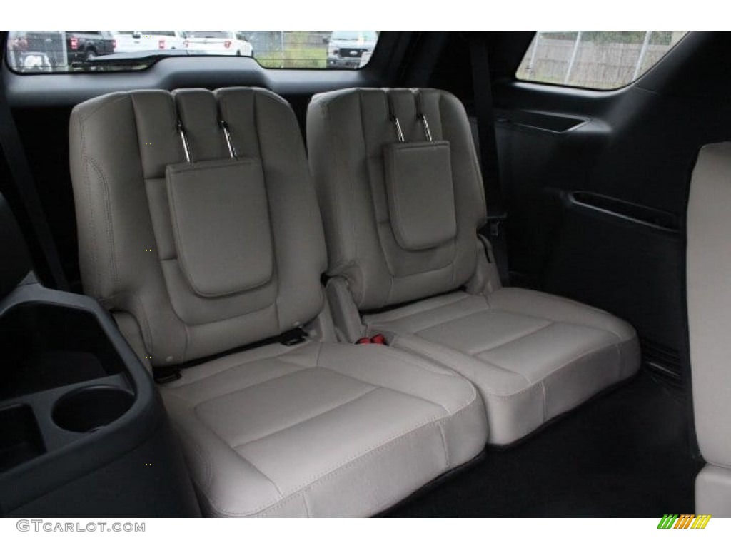 2018 Explorer Limited - Platinum Dune / Medium Stone photo #34