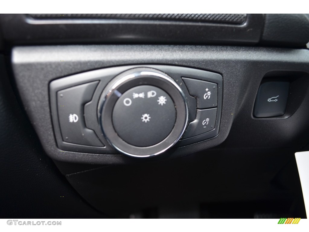 2018 Fusion SE - Shadow Black / Ebony photo #17