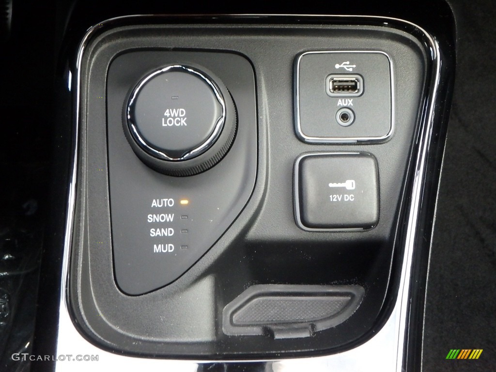 2018 Compass Limited 4x4 - White / Black photo #19
