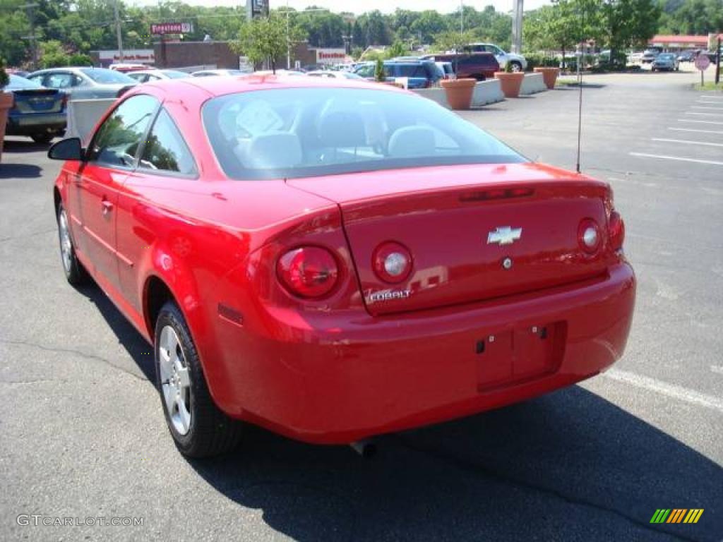 2005 Cobalt Coupe - Victory Red / Gray photo #5