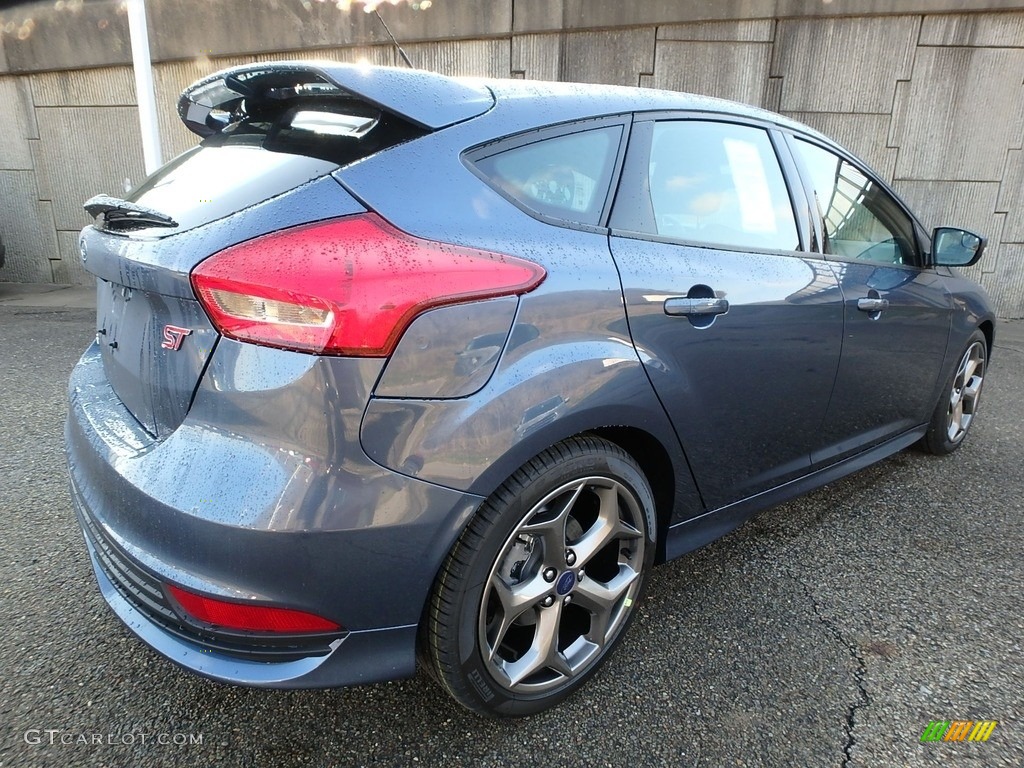 2018 Focus ST Hatch - Blue Metallic / Charcoal Black photo #3