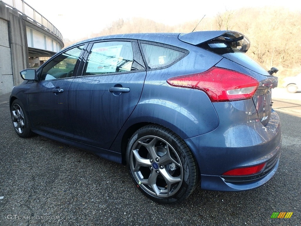 2018 Focus ST Hatch - Blue Metallic / Charcoal Black photo #6