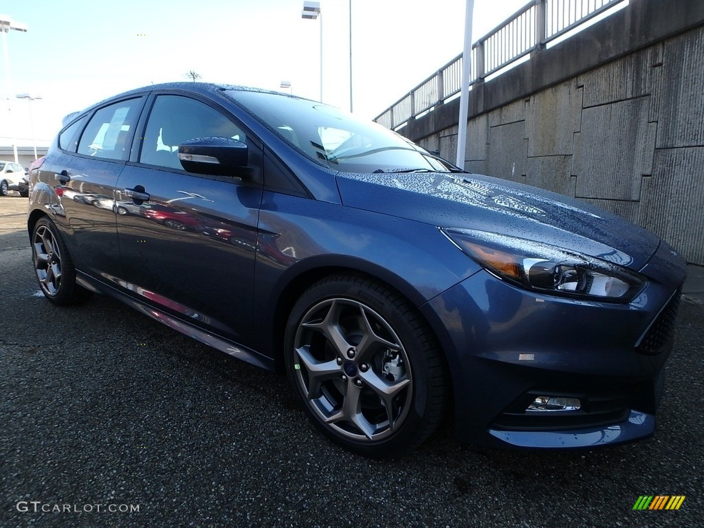 2018 Focus ST Hatch - Blue Metallic / Charcoal Black photo #10