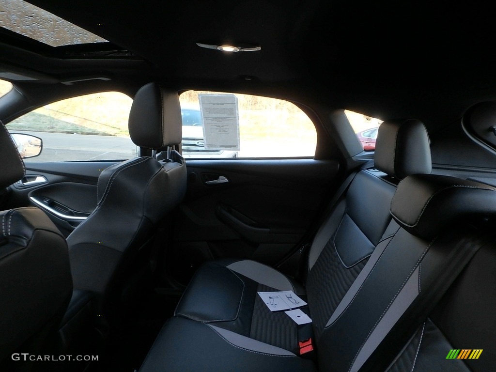 2018 Focus ST Hatch - Blue Metallic / Charcoal Black photo #12