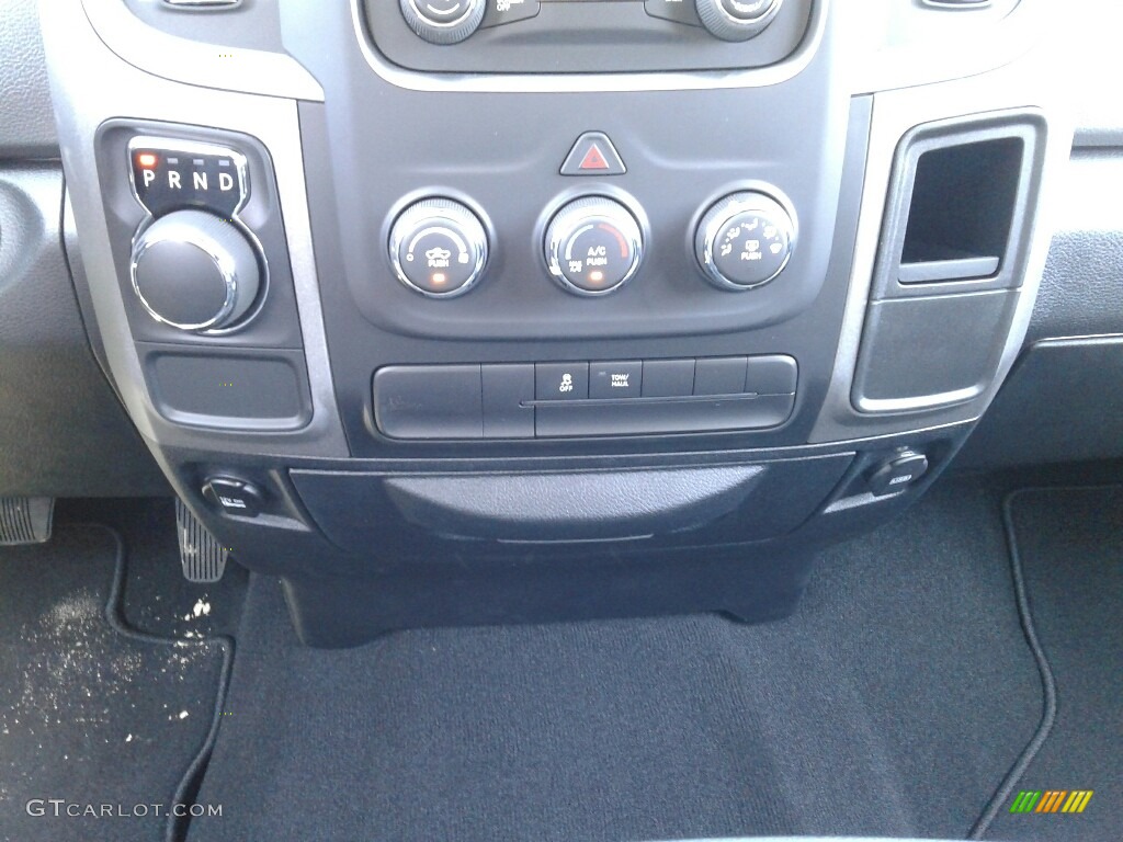 2018 1500 Express Crew Cab - Bright White / Black/Diesel Gray photo #16