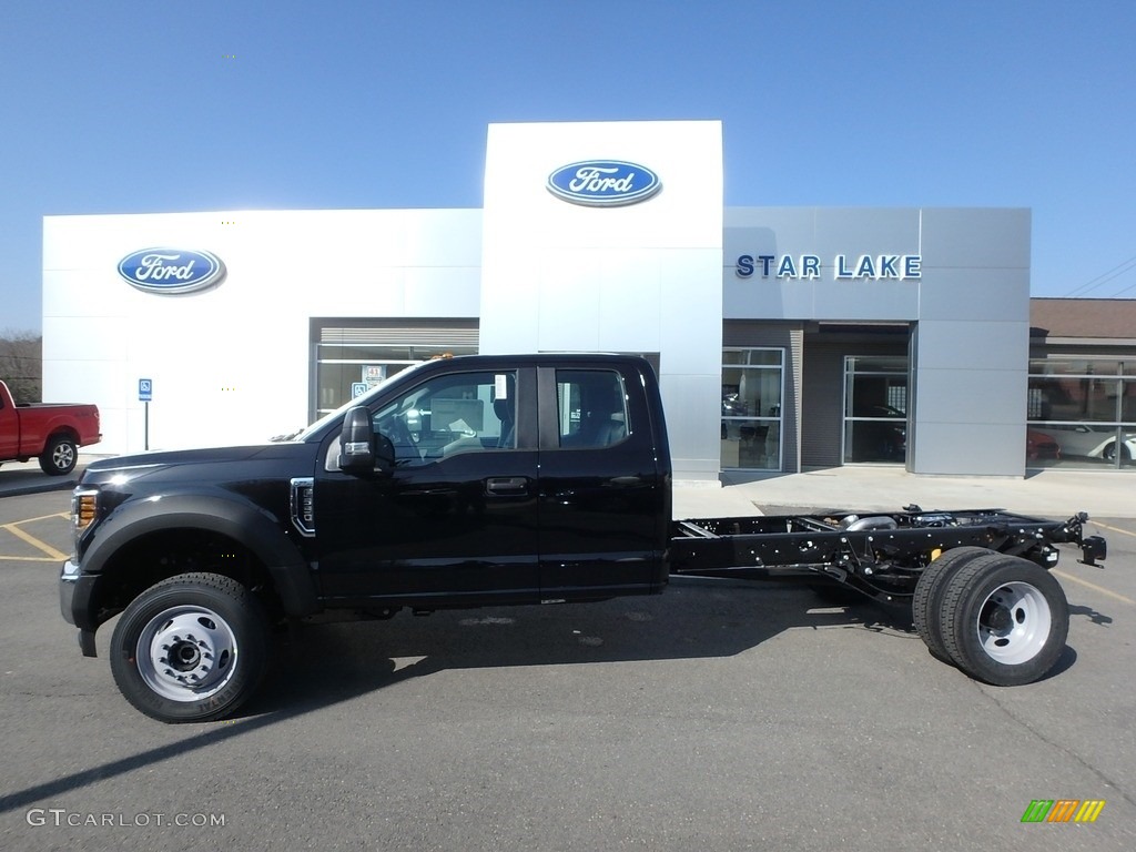 2018 F550 Super Duty XL SuperCab 4x4 Chassis - Black / Earth Gray photo #1