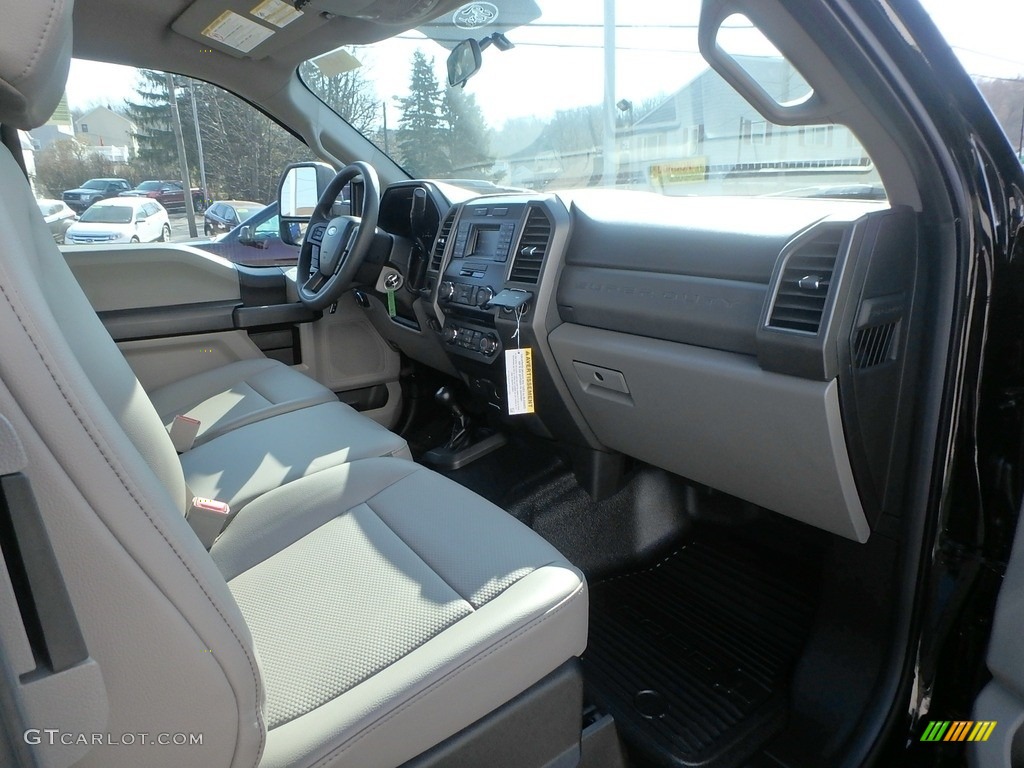 Earth Gray Interior 2018 Ford F550 Super Duty XL SuperCab 4x4 Chassis Photo #126565343