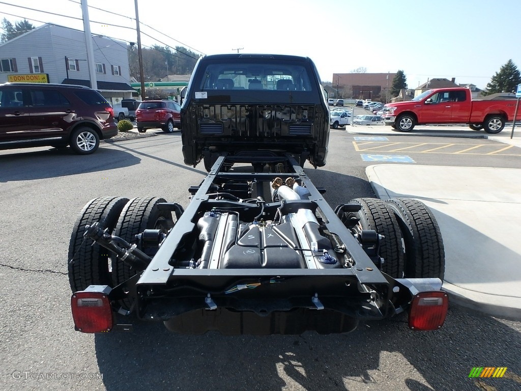 2018 Ford F550 Super Duty XL SuperCab 4x4 Chassis Undercarriage Photo #126565436