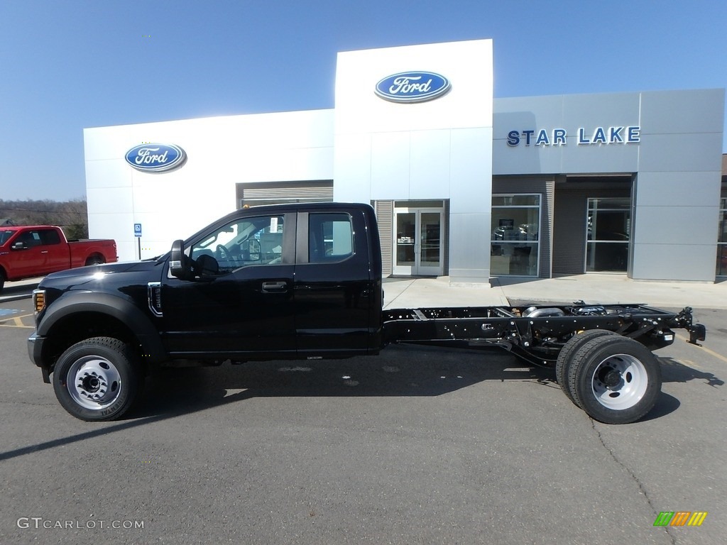 2018 F550 Super Duty XL SuperCab 4x4 Chassis - Black / Earth Gray photo #10