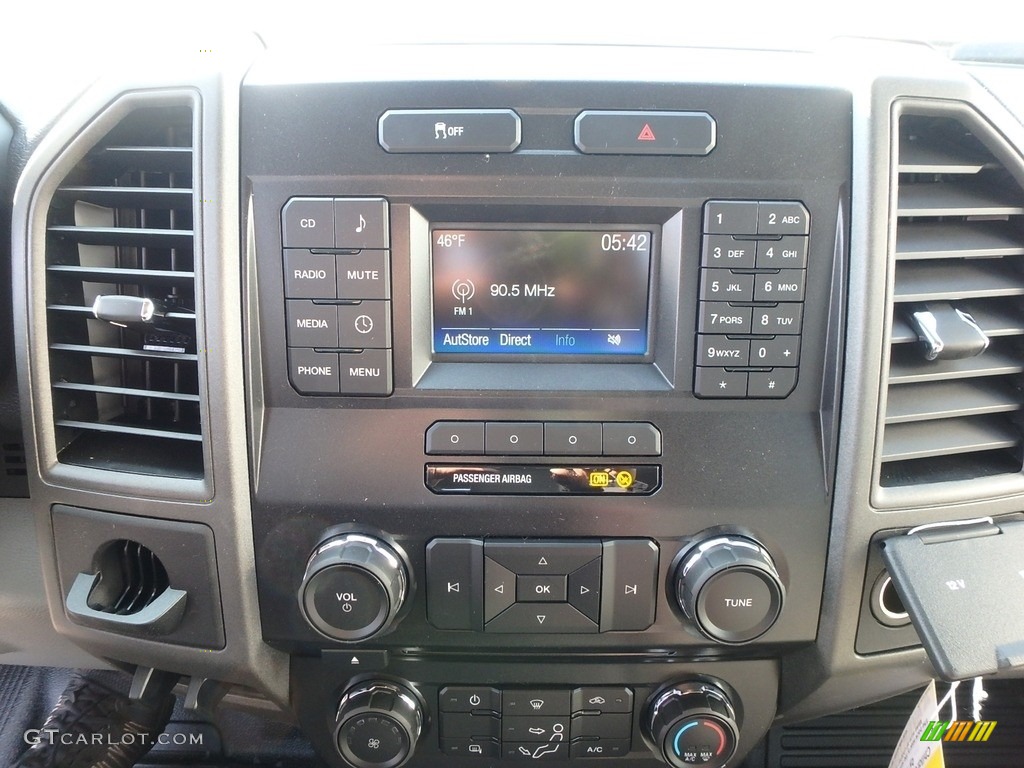 2018 Ford F550 Super Duty XL SuperCab 4x4 Chassis Controls Photo #126565784