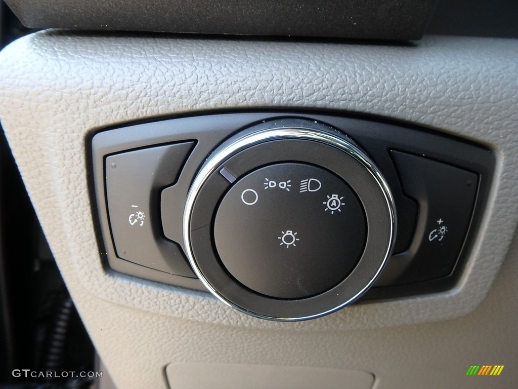 2018 Ford F550 Super Duty XL SuperCab 4x4 Chassis Controls Photo #126565814