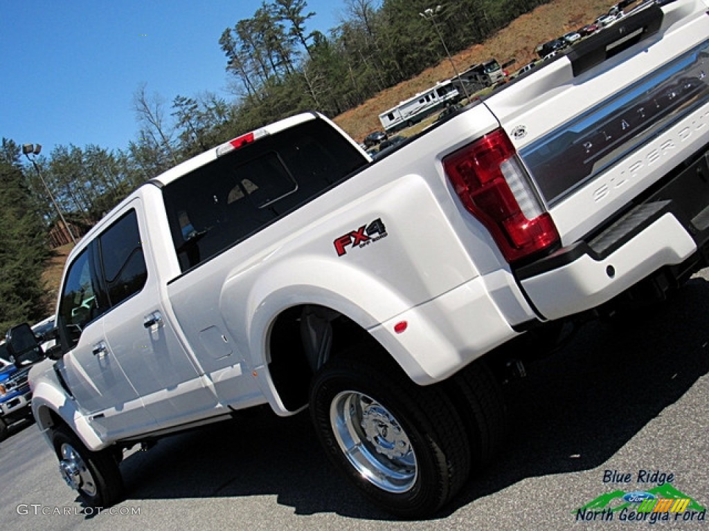 2018 F450 Super Duty Platinum Crew Cab 4x4 - White Platinum / Black photo #40