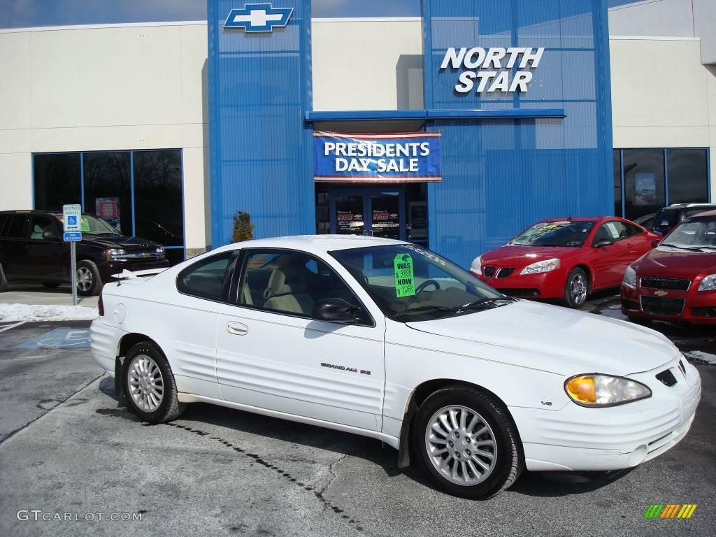 1999 Grand Am SE Coupe - Arctic White / Camel photo #1
