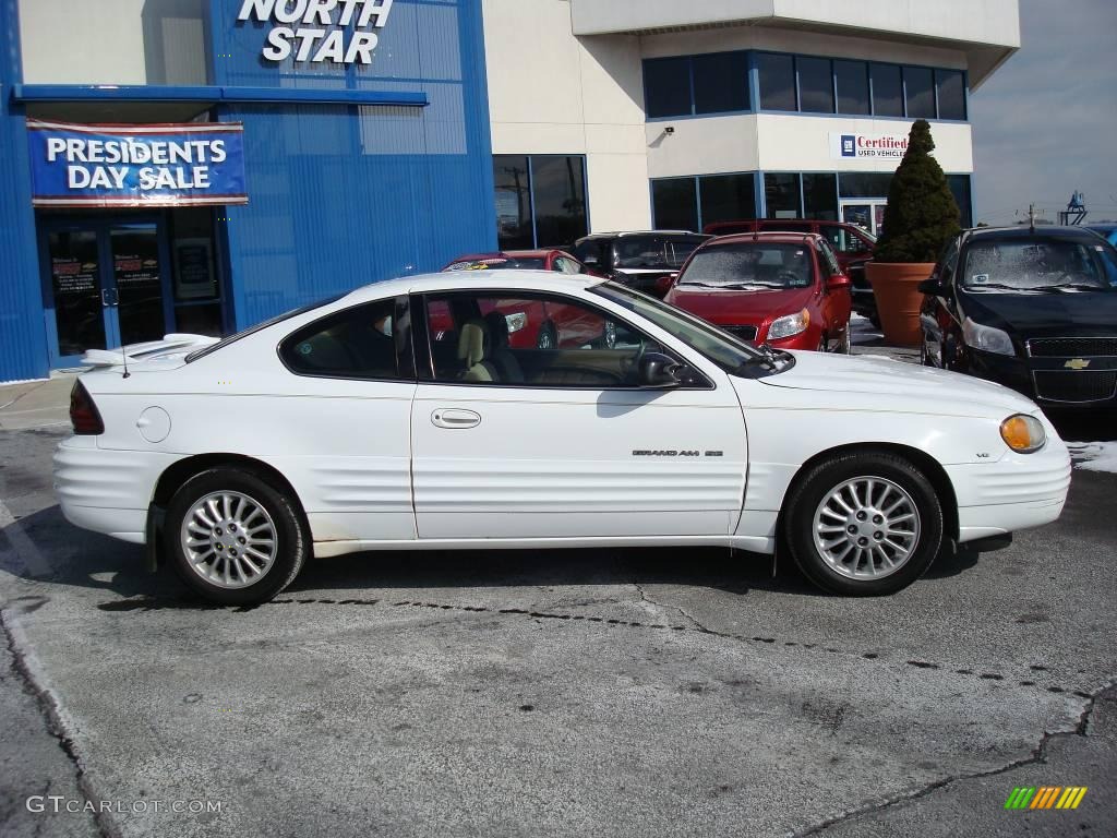 1999 Grand Am SE Coupe - Arctic White / Camel photo #2