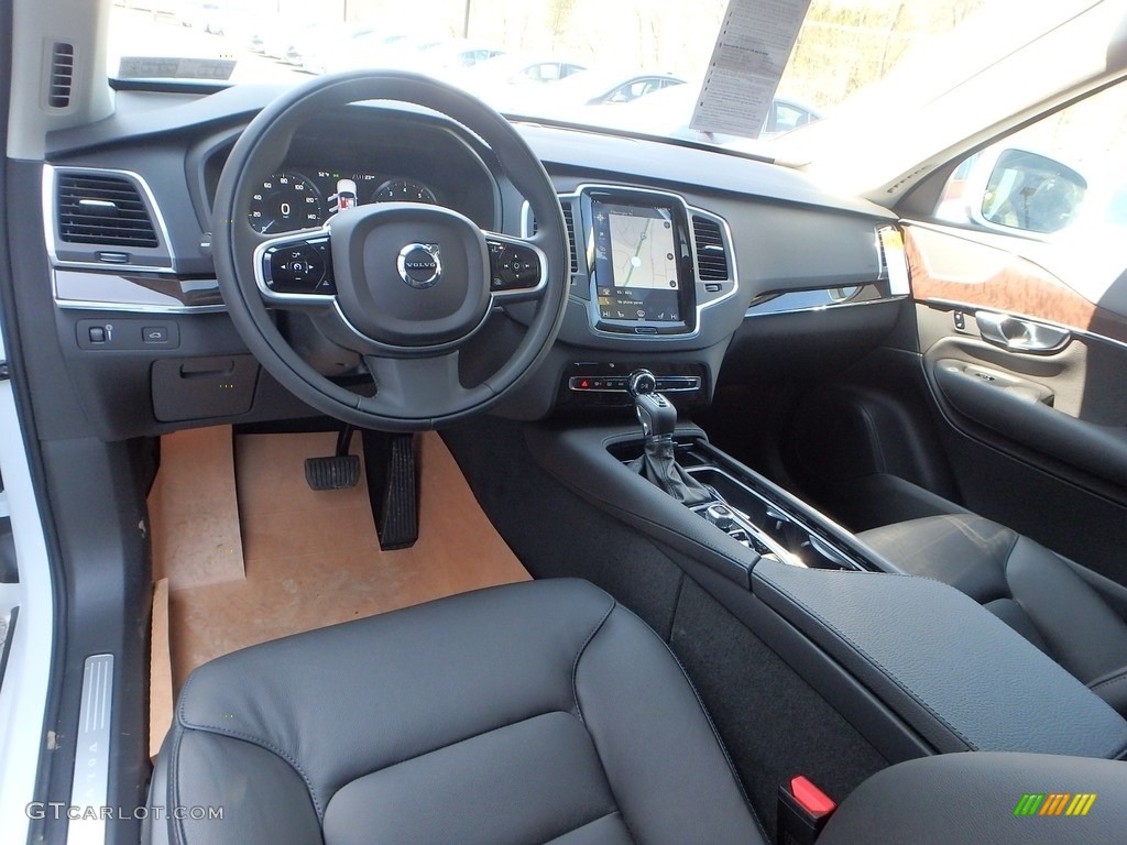 2018 Volvo XC90 T5 AWD Momentum Front Seat Photo #126576155