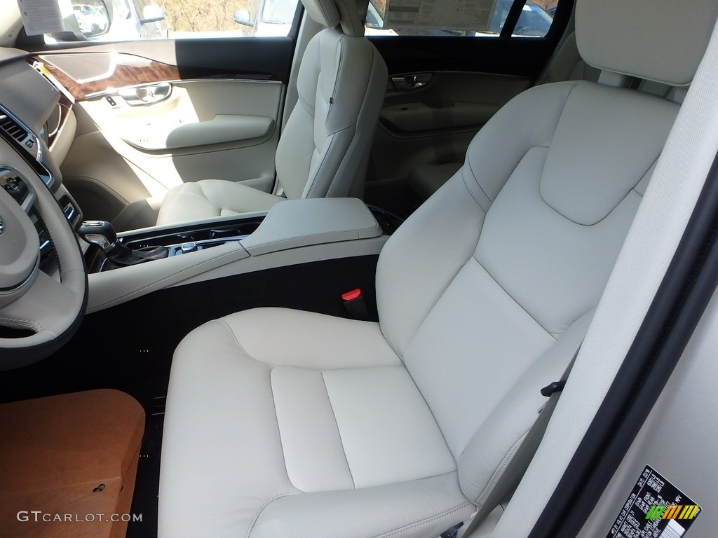 2018 Volvo XC90 T5 AWD Momentum Front Seat Photo #126576374
