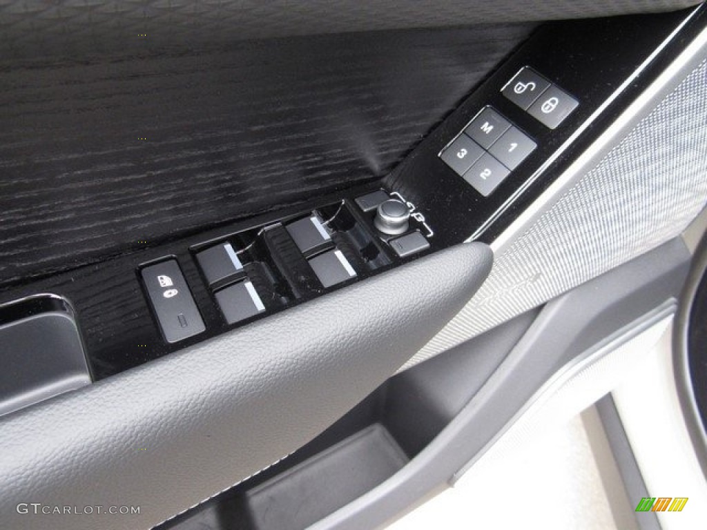 2018 Land Rover Range Rover Velar R Dynamic SE Controls Photo #126576542