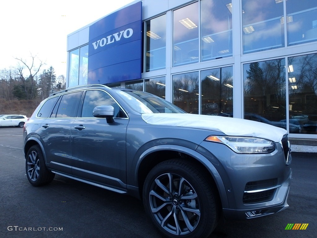 2018 Volvo XC90 T5 AWD Momentum Exterior Photos