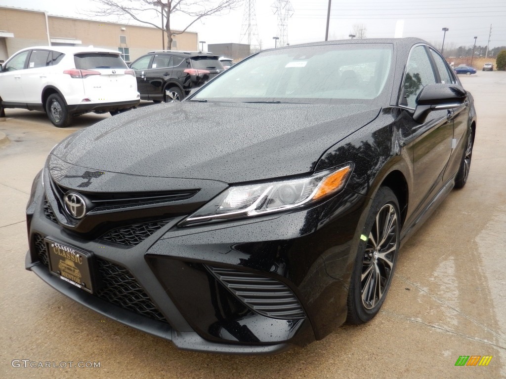 2018 Camry SE - Midnight Black Metallic / Black photo #1