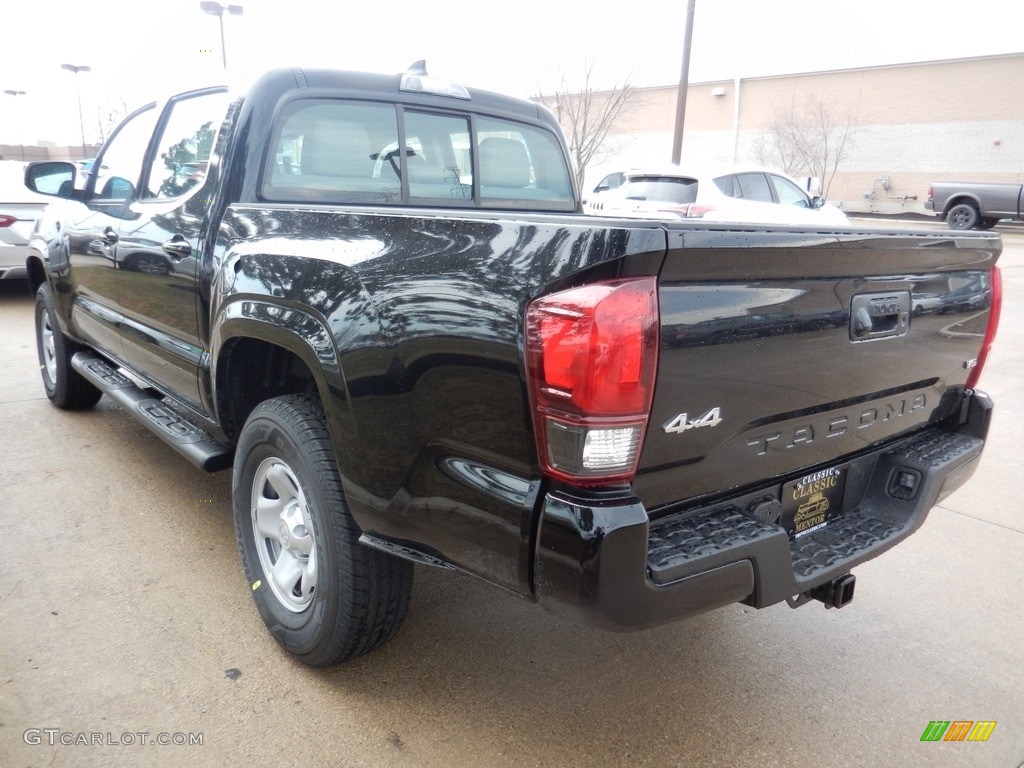 2018 Tacoma SR Double Cab 4x4 - Midnight Black Metallic / Cement Gray photo #2