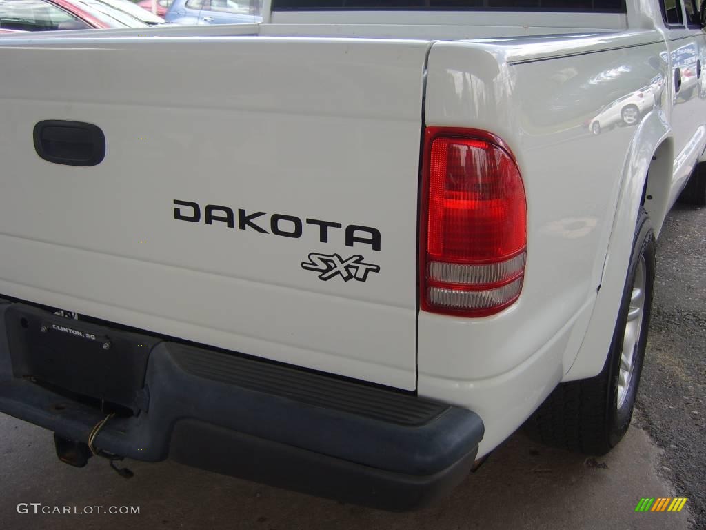 2003 Dakota SXT Quad Cab - Bright White / Dark Slate Gray photo #8