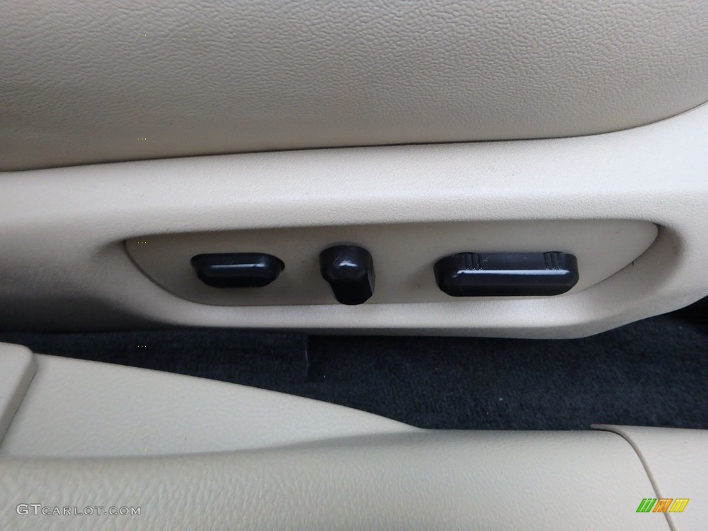 2017 Taurus Limited - White Platinum / Charcoal Black photo #12
