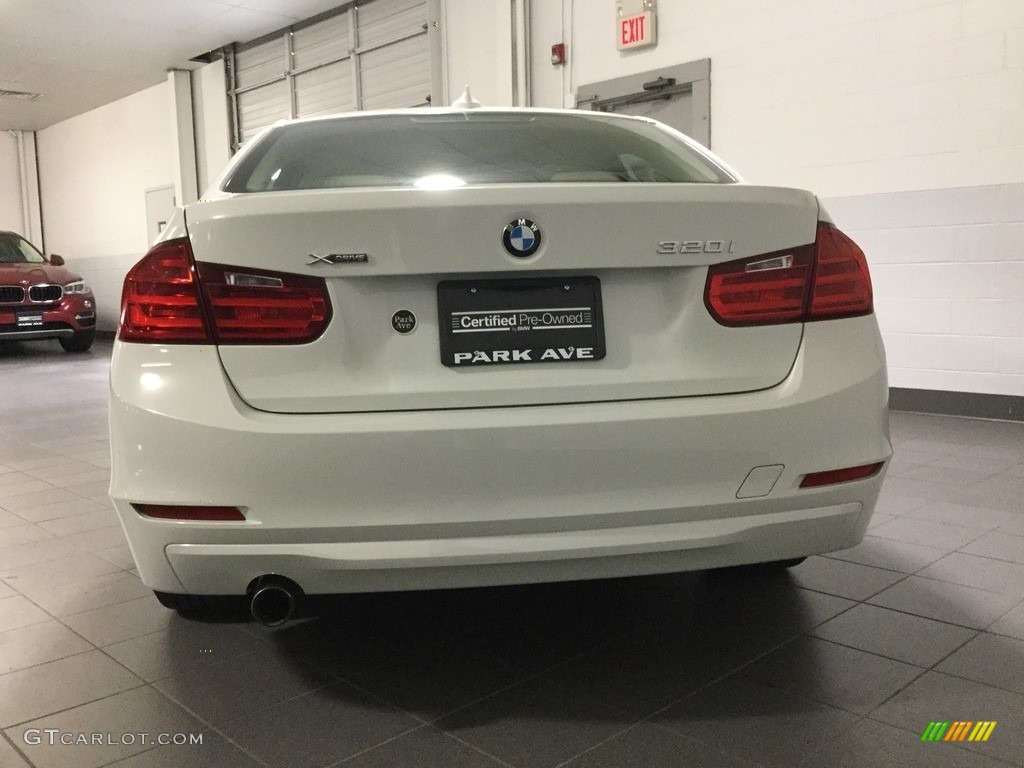 2015 3 Series 320i xDrive Sedan - Alpine White / Venetian Beige photo #4