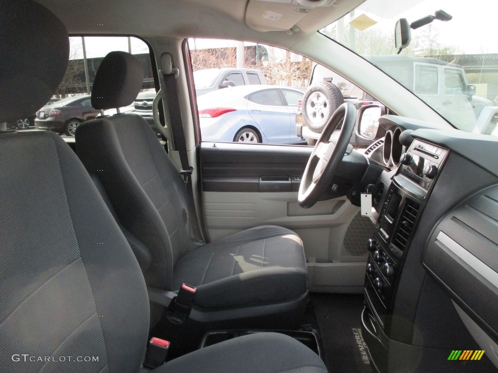 2009 Grand Caravan SE - Inferno Red Crystal Pearl / Dark Slate Gray/Light Shale photo #16