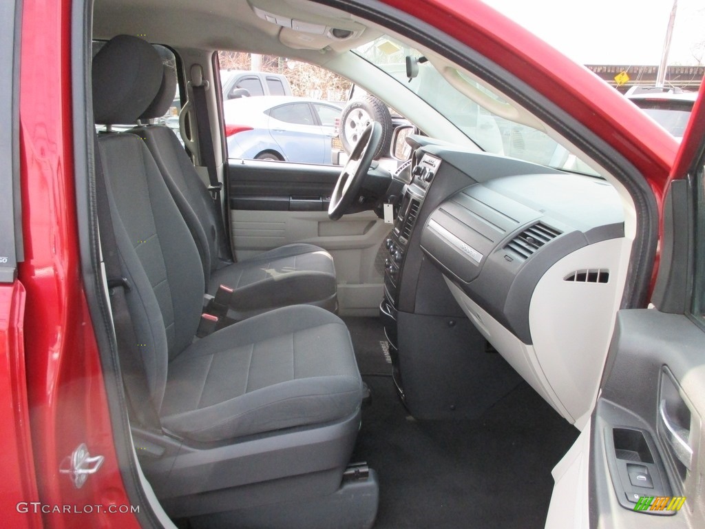 2009 Grand Caravan SE - Inferno Red Crystal Pearl / Dark Slate Gray/Light Shale photo #17