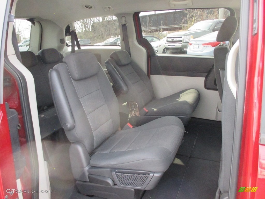 2009 Grand Caravan SE - Inferno Red Crystal Pearl / Dark Slate Gray/Light Shale photo #18