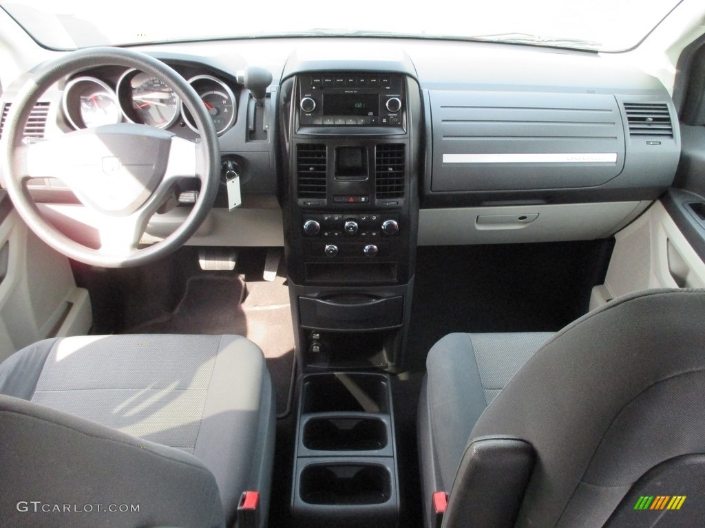 2009 Grand Caravan SE - Inferno Red Crystal Pearl / Dark Slate Gray/Light Shale photo #23