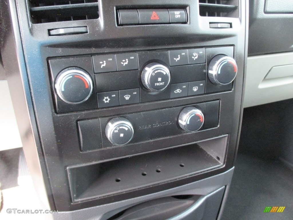 2009 Grand Caravan SE - Inferno Red Crystal Pearl / Dark Slate Gray/Light Shale photo #25