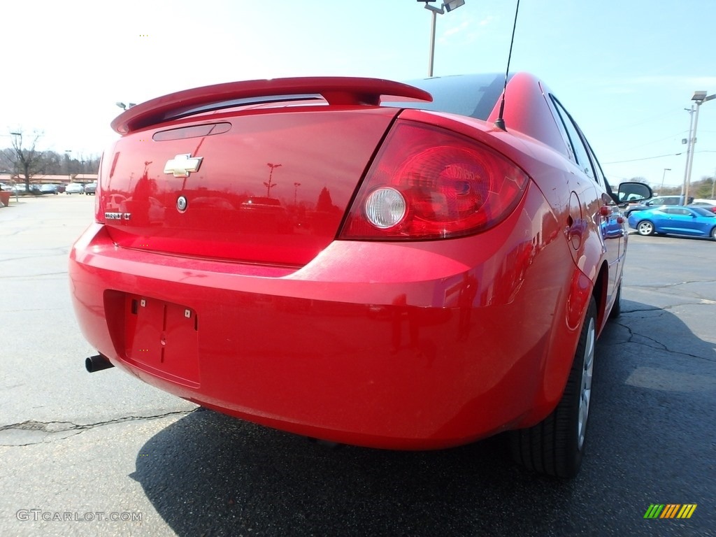 2009 Cobalt LT Sedan - Victory Red / Gray photo #10