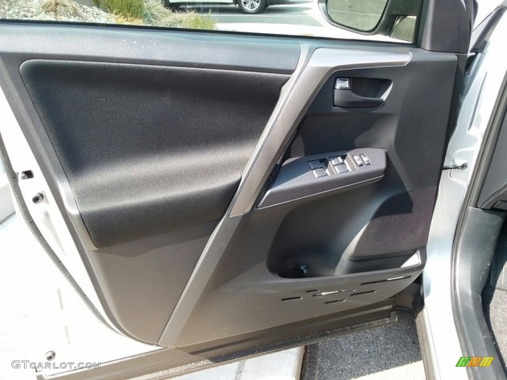2018 RAV4 LE - Silver Sky Metallic / Black photo #8