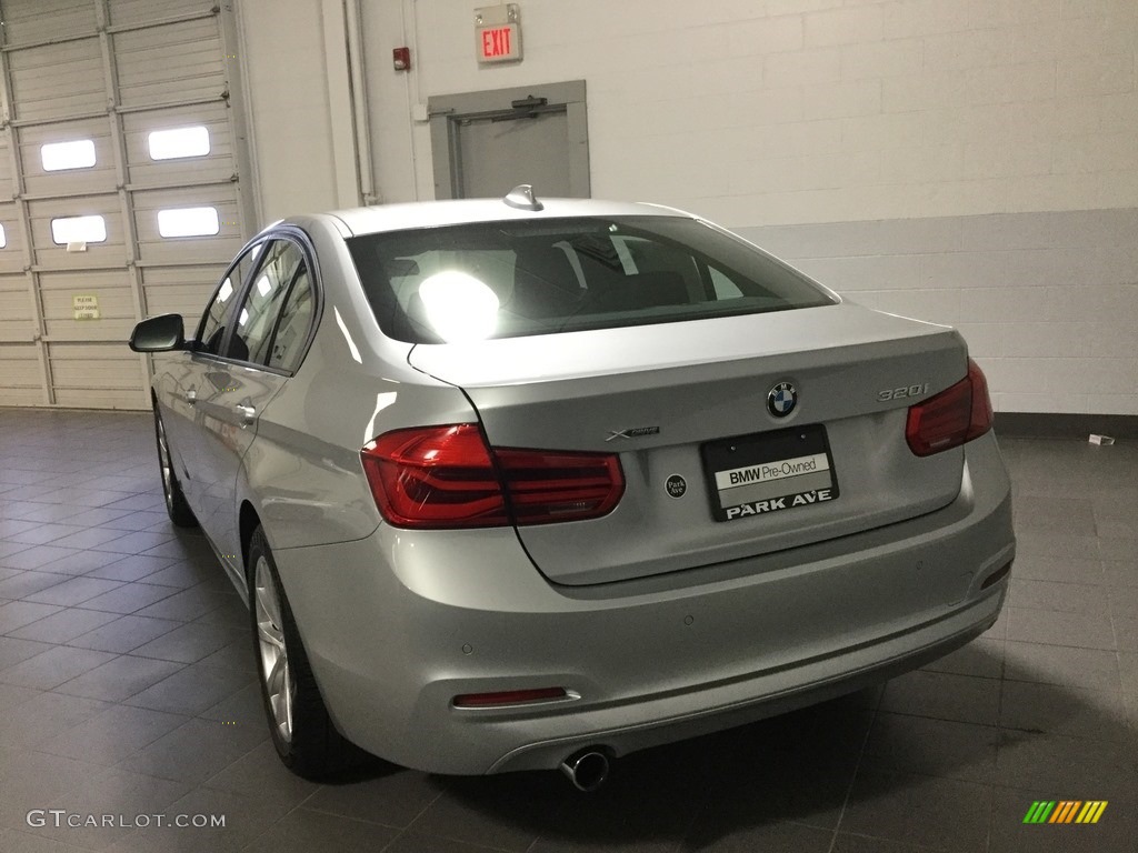 2018 3 Series 320i xDrive Sedan - Glacier Silver Metallic / Black photo #3