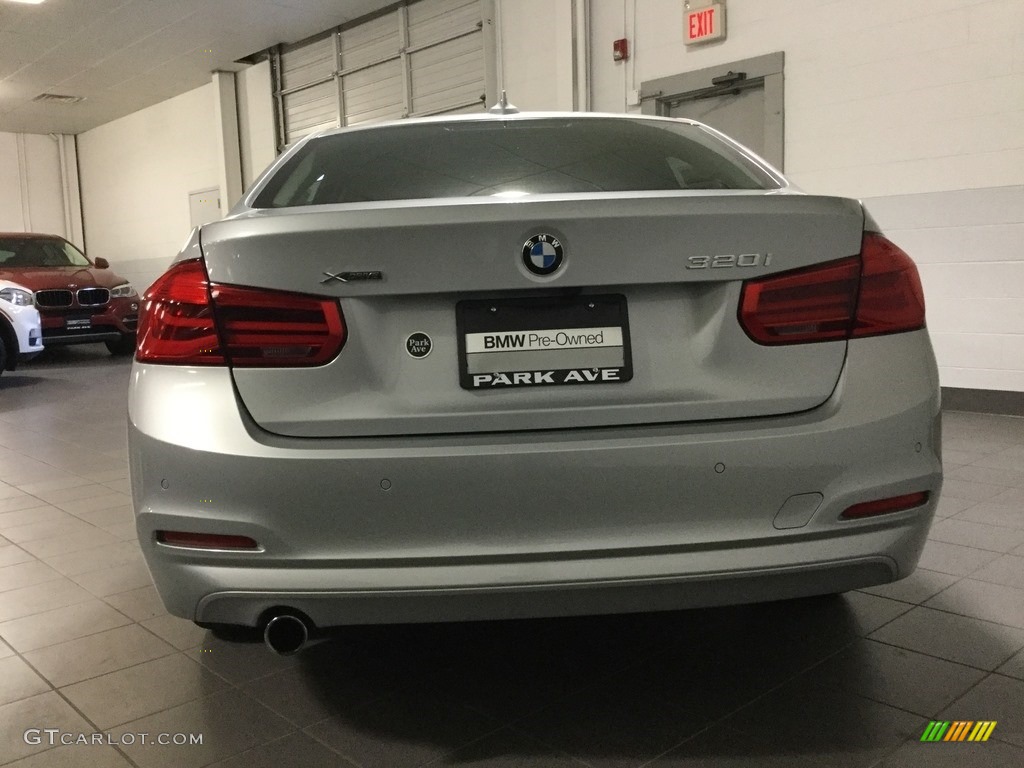 2018 3 Series 320i xDrive Sedan - Glacier Silver Metallic / Black photo #4