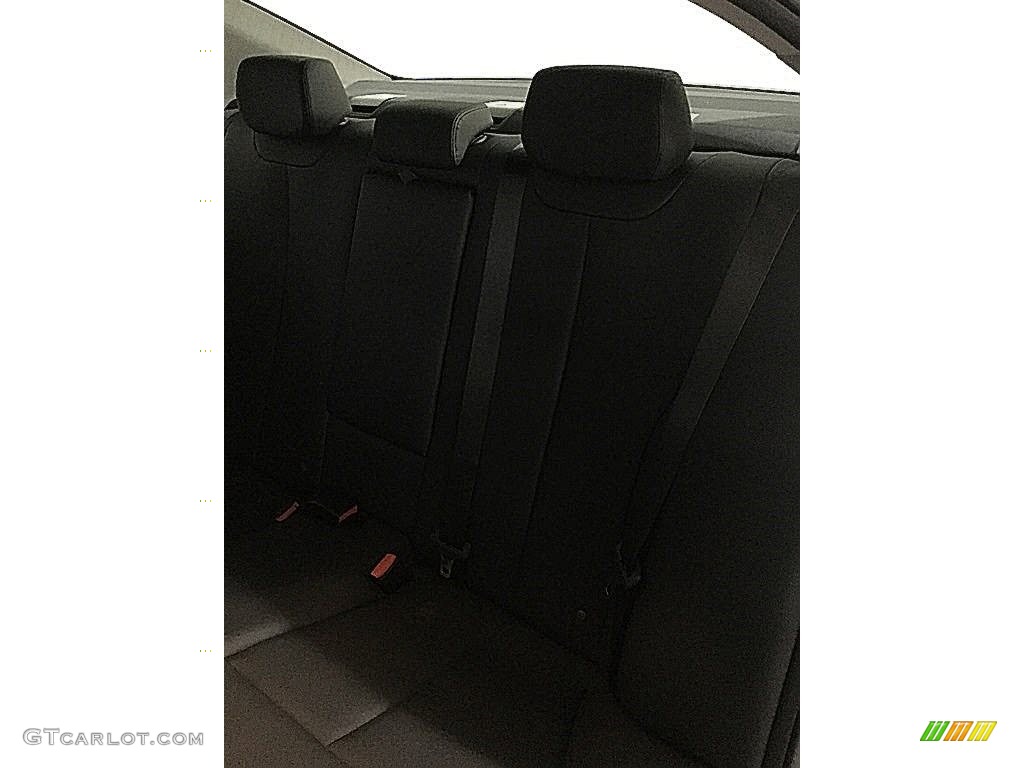 2018 3 Series 320i xDrive Sedan - Glacier Silver Metallic / Black photo #12