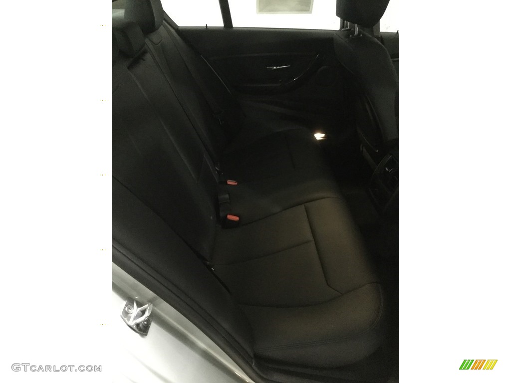 2018 3 Series 320i xDrive Sedan - Glacier Silver Metallic / Black photo #19