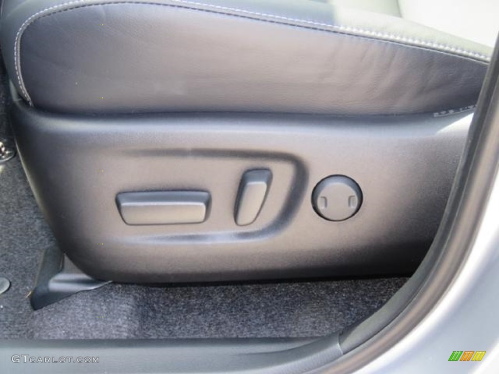 2018 Toyota RAV4 Limited Controls Photo #126599192