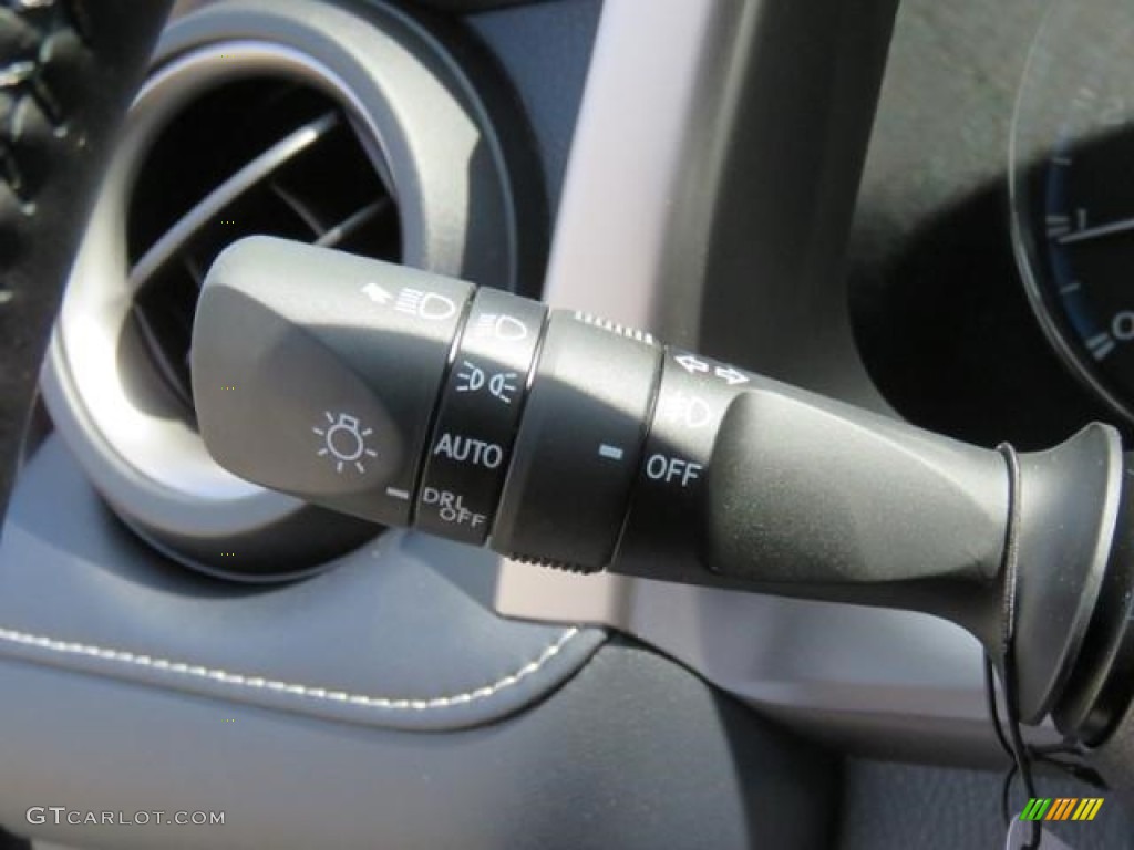 2018 Toyota RAV4 Limited Controls Photo #126599294