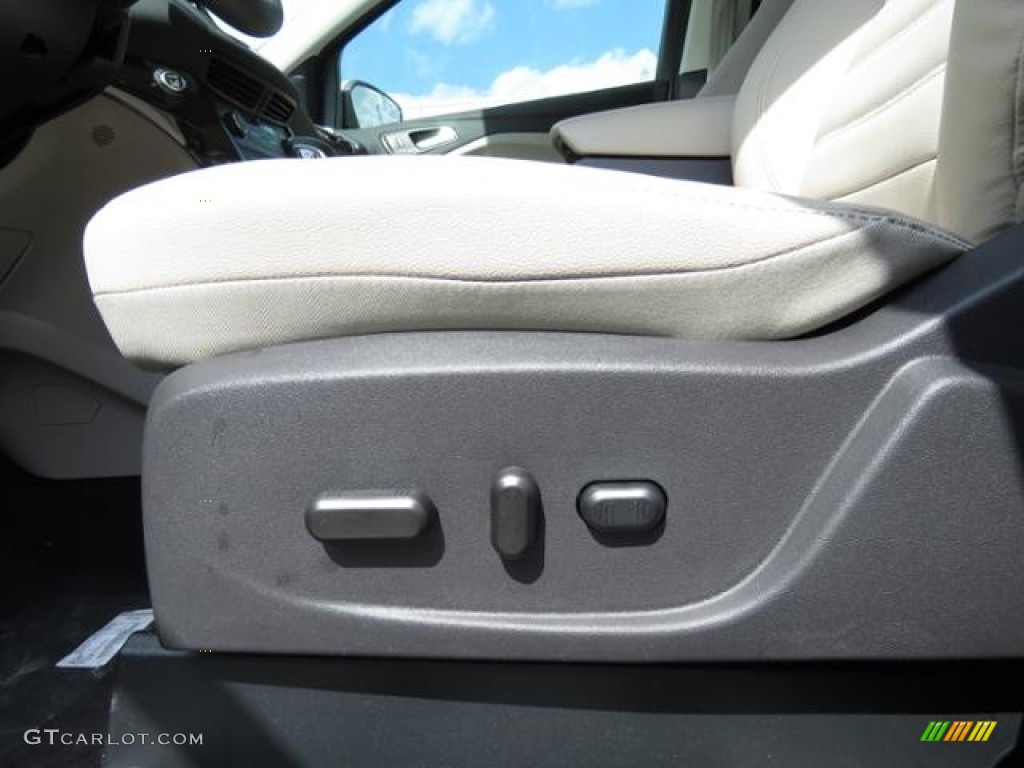 2018 Ford Escape Titanium Front Seat Photos