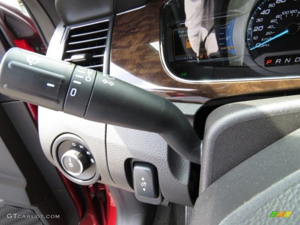 2018 Ford Taurus Limited Controls Photo #126603464