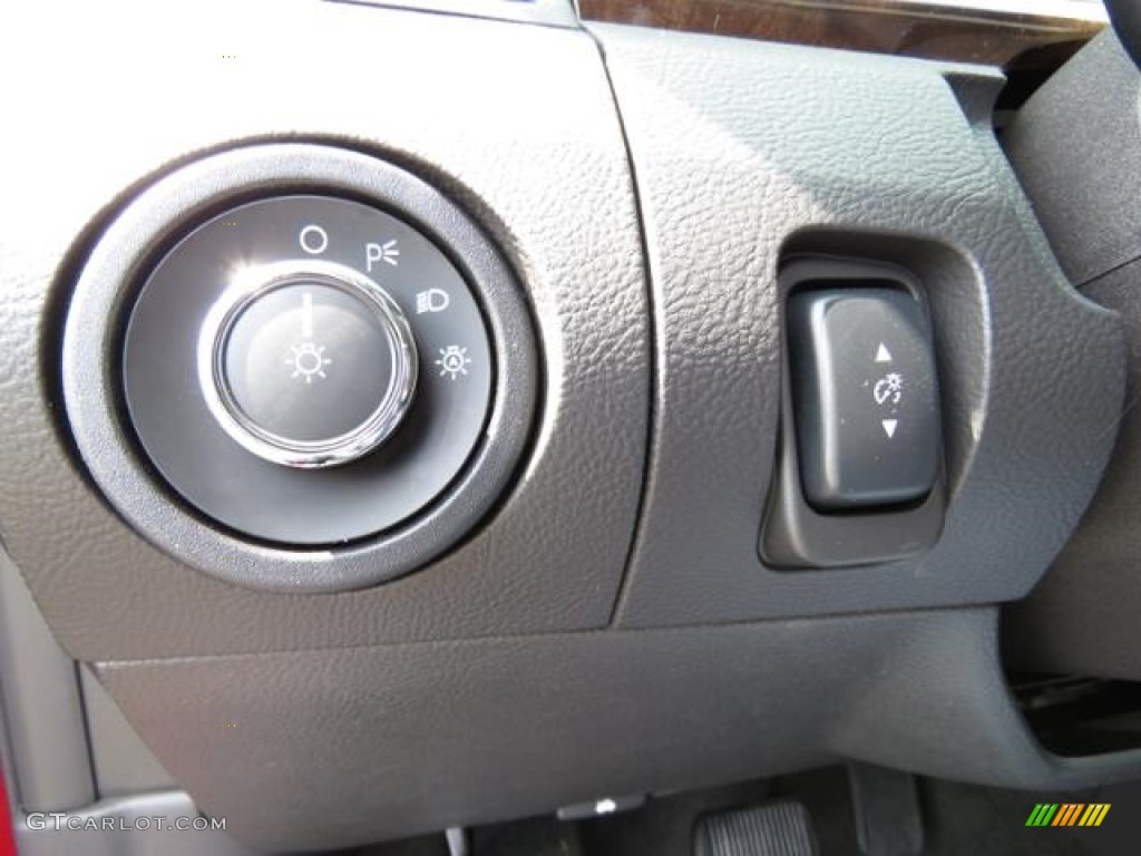 2018 Ford Taurus Limited Controls Photo #126603635