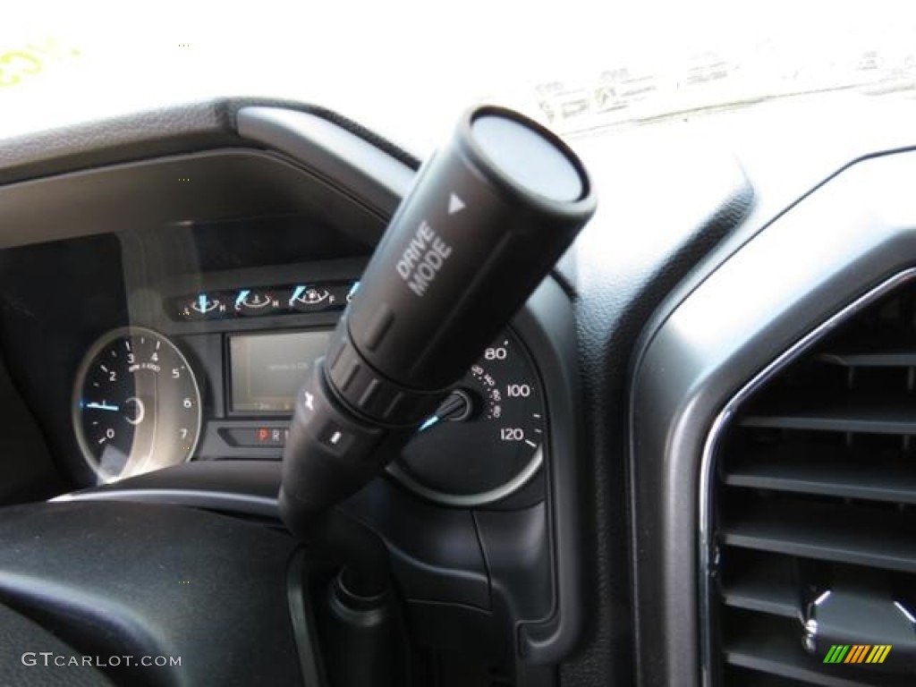 2018 F150 XLT SuperCrew 4x4 - Oxford White / Earth Gray photo #18