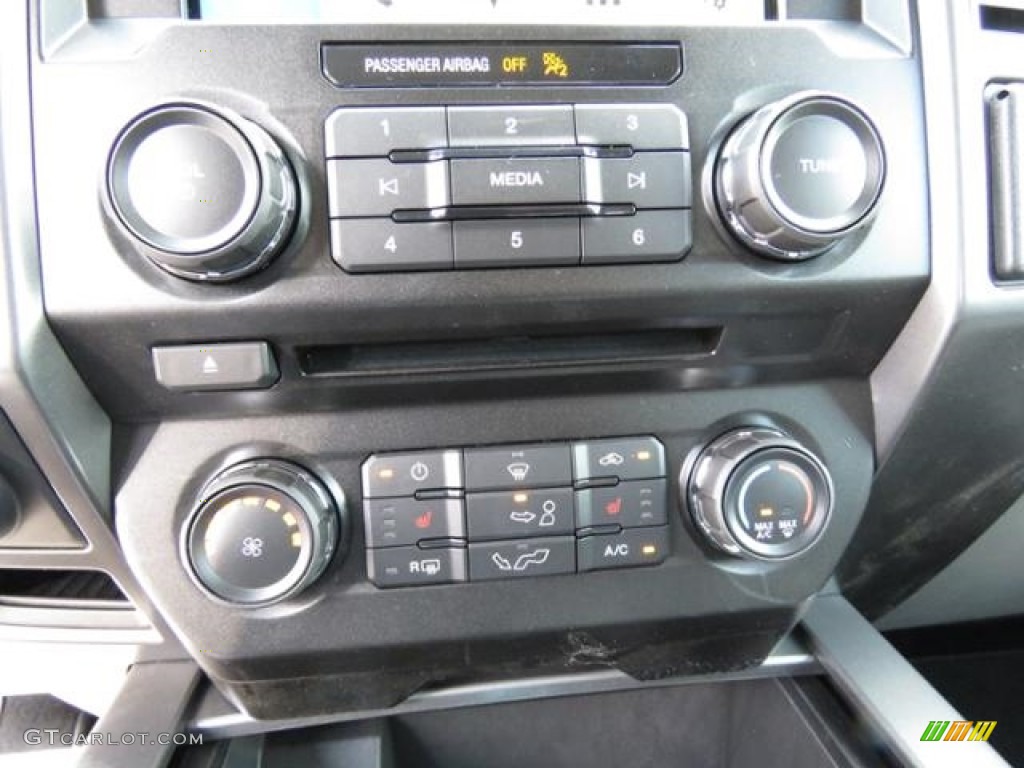 2018 F150 XLT SuperCrew 4x4 - Oxford White / Earth Gray photo #21