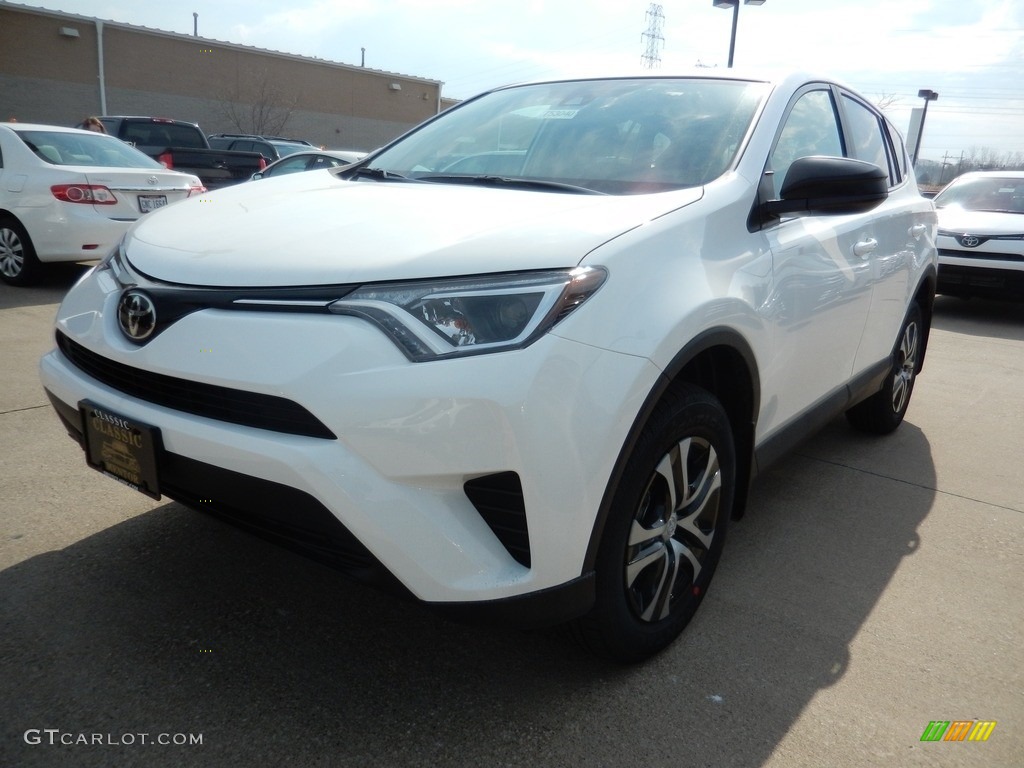 2018 RAV4 LE - Super White / Black photo #1
