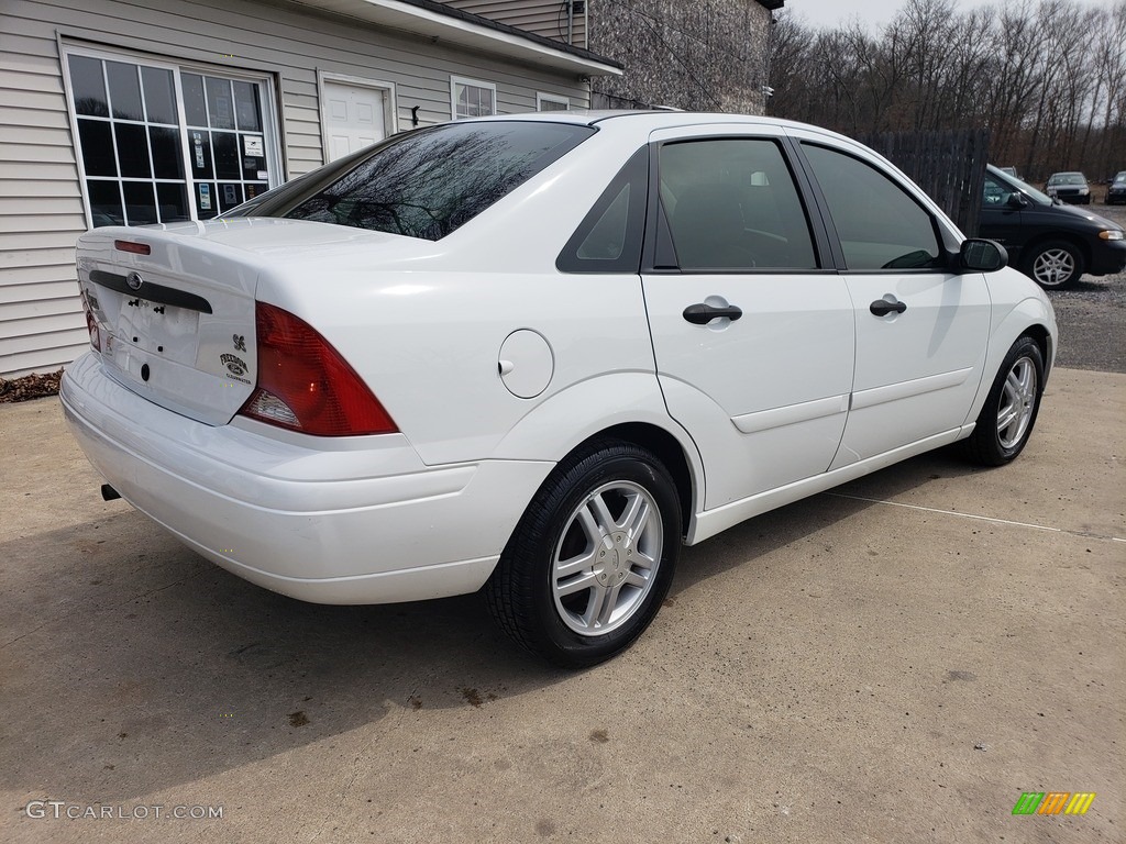 2002 Focus SE Sedan - Cloud 9 White / Medium Parchment photo #9