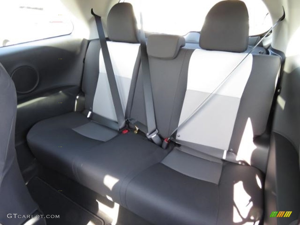 2018 Yaris 3-Door L - Super White / Black photo #6